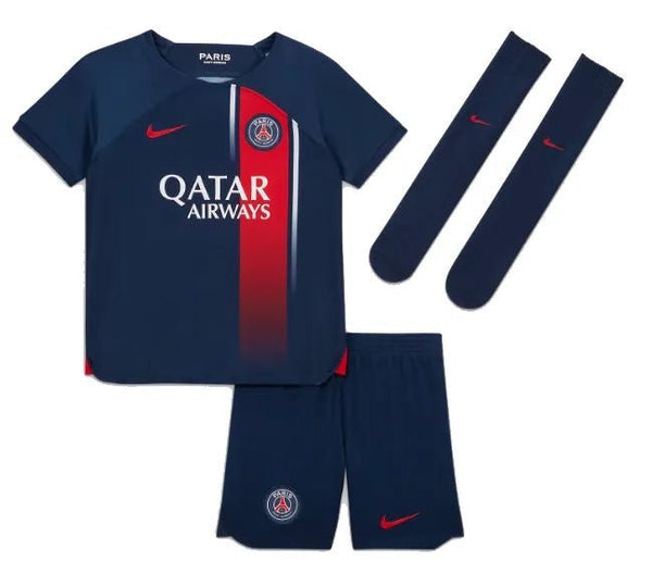 Maillot, short et chaussettes PSG pour enfant à la maison