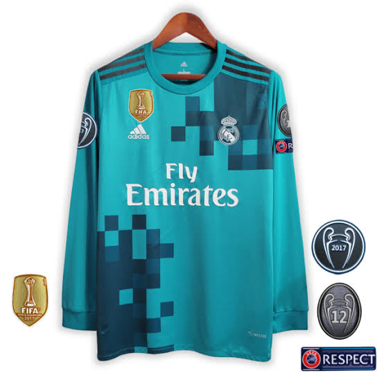 Maillot Rétro Manches Longues Real Madrid 2017/18 - Avec Patch